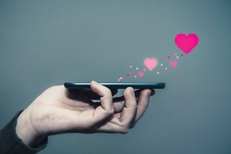 Online Dating: 3 Συμβουλές που θα Απογειώσουν τα Μηνύματα σου